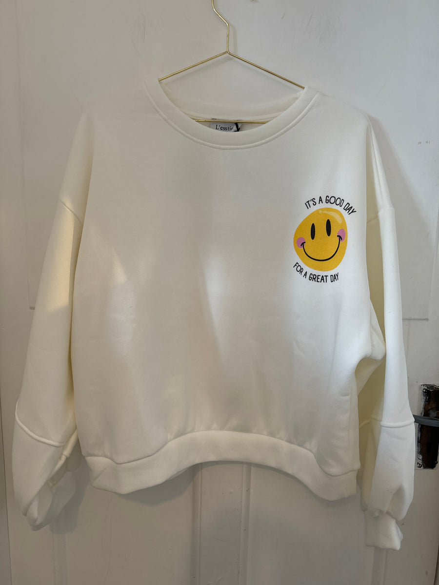 L’Essential Sweater White Smiley Graphic Fleece One Size