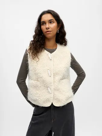 Object Iduna Furry Fleece Gilet Cream